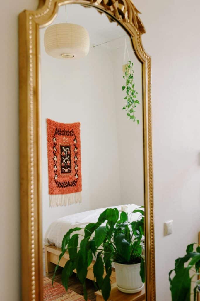 wall hanging in bedroom
