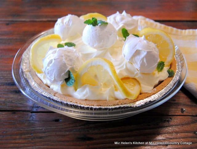 Lemon pudding pie